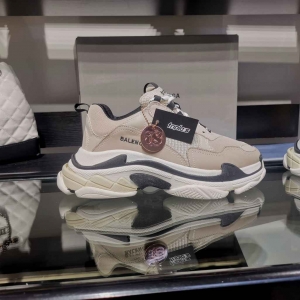 Men/Women Balenciaga Triple S Sneaker khaki Item Ab5580330