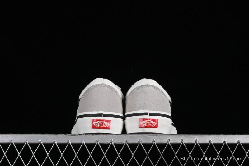 Vans Old Skool Reissue 136 Low-Top Skate Shoes with Detachable Cushioned Insole - VN000MT6KIG