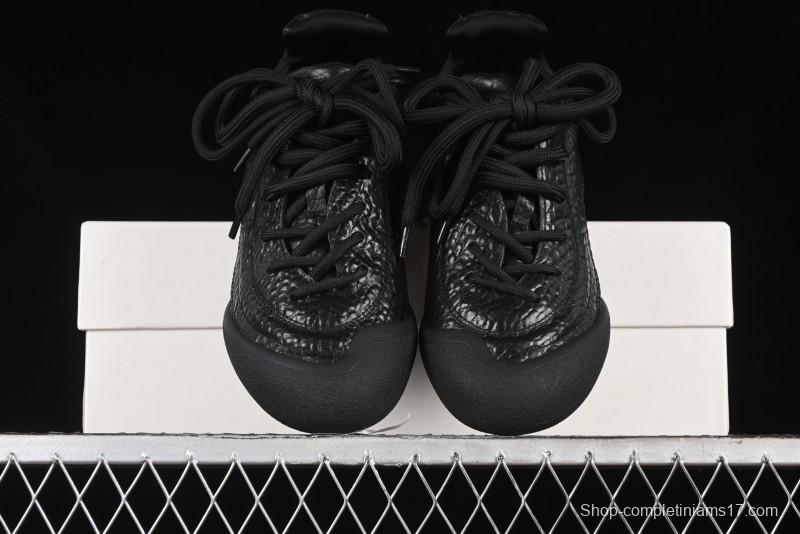 Alexander McQueen Flexion Retro Sneakers in Black with Diamond Grain Calfskin - 8.F6