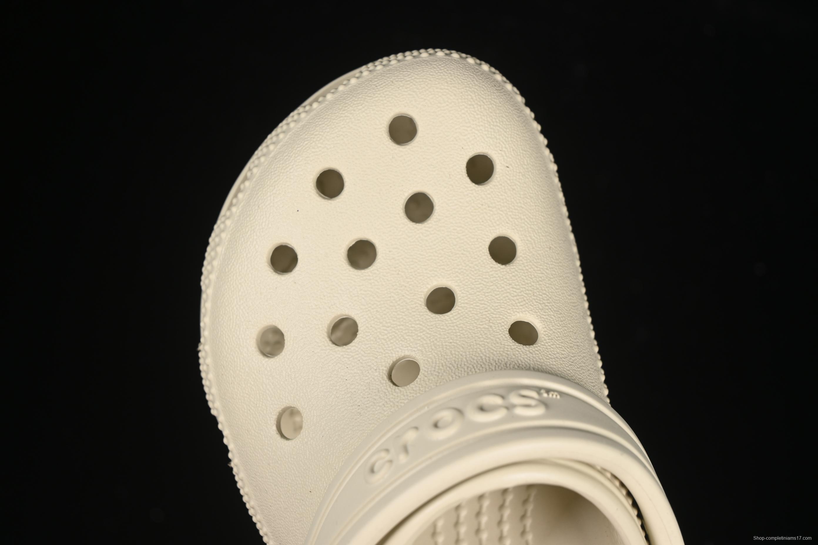 Crocs Classic Clog Kids Lightweight Slip-Resistant Comfortable Sandals - B.D4