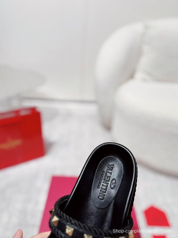 2025 Women Valentino Black Leather Slippers Studded LY00250