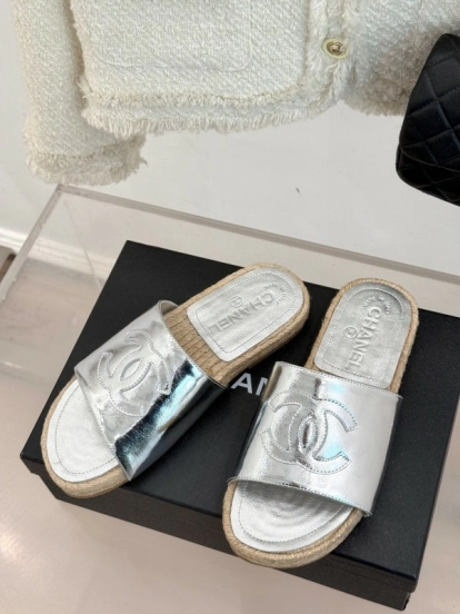2025 Slippers Chanel Silver Leather Espadrille CC KFY00230