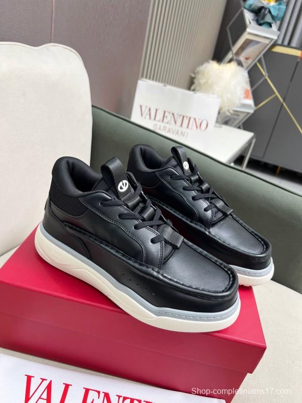 2025 Unisex Valentino Black Leather Sneakers LY00390