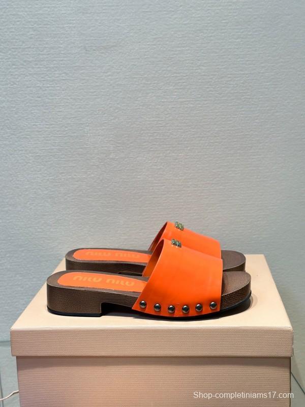 2025 Women Miumiu Orange Patent Leather Slippers