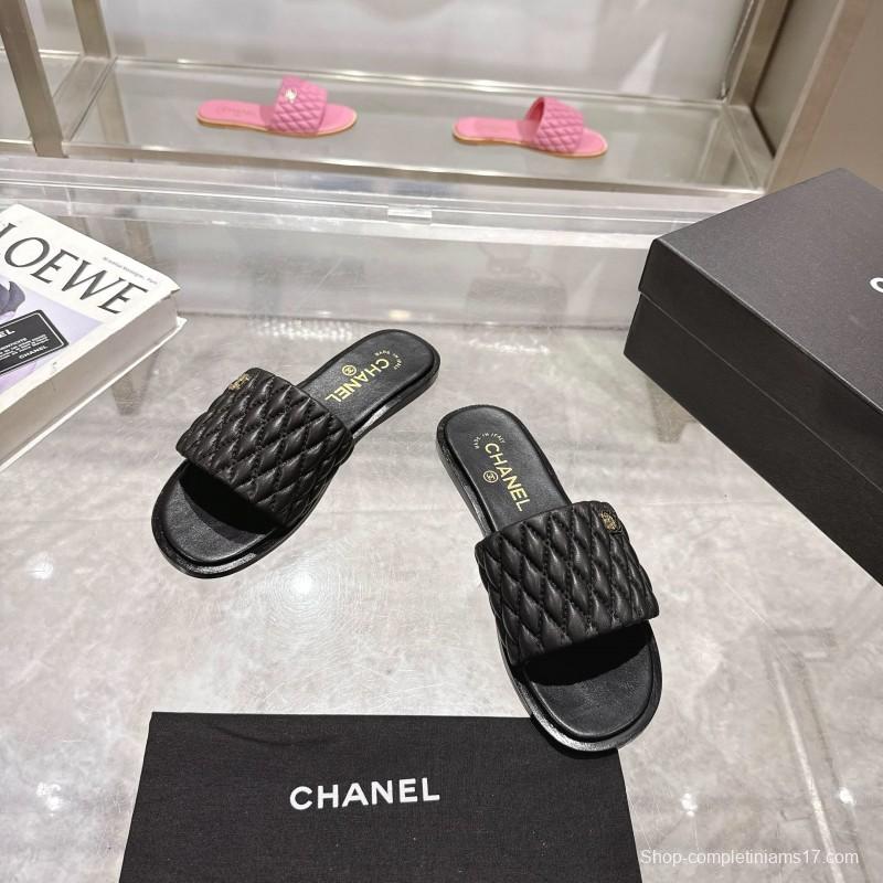 2025 Slippers Chanel Black Quilted Leather Slippers