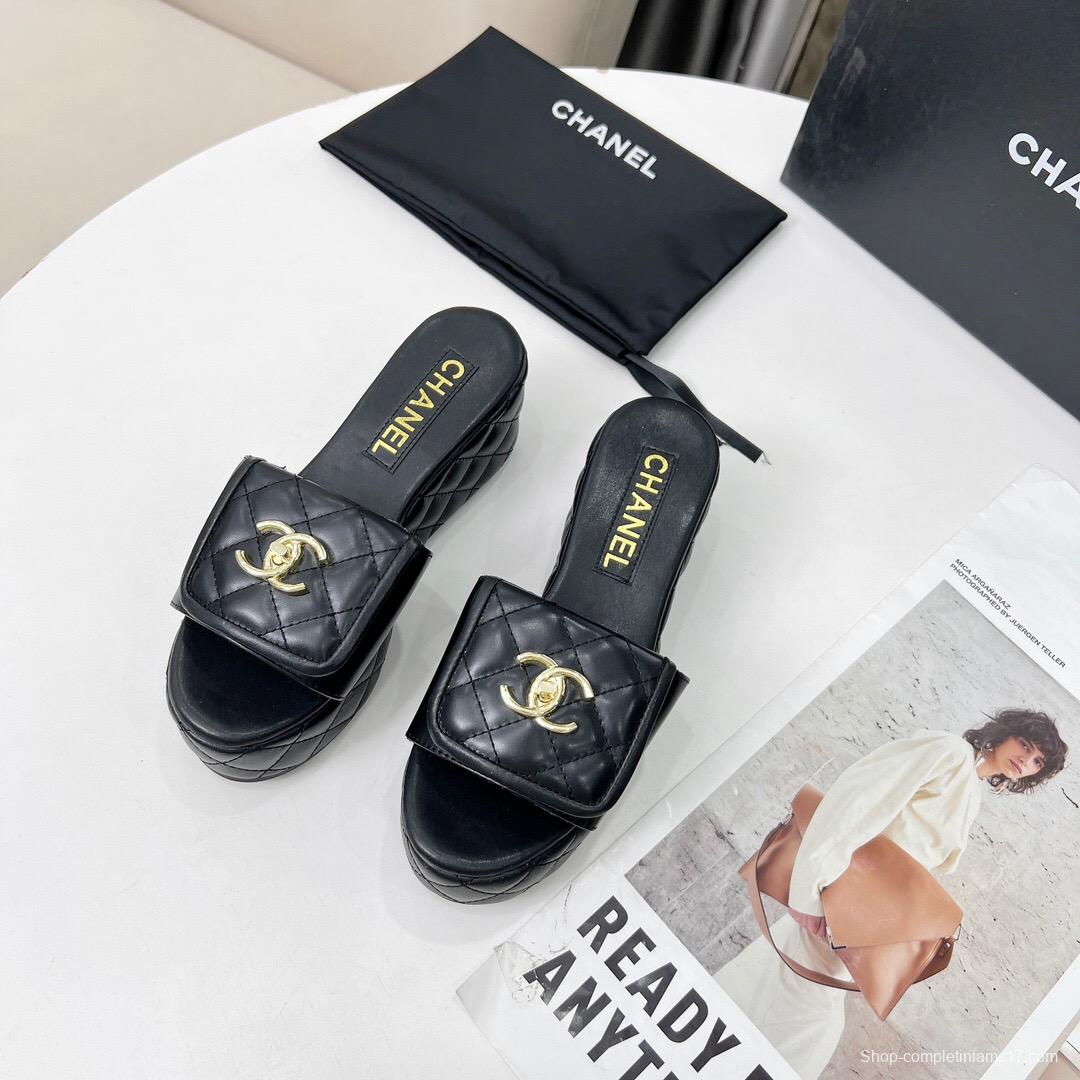 2025 Women Chanel Black Leather Slides