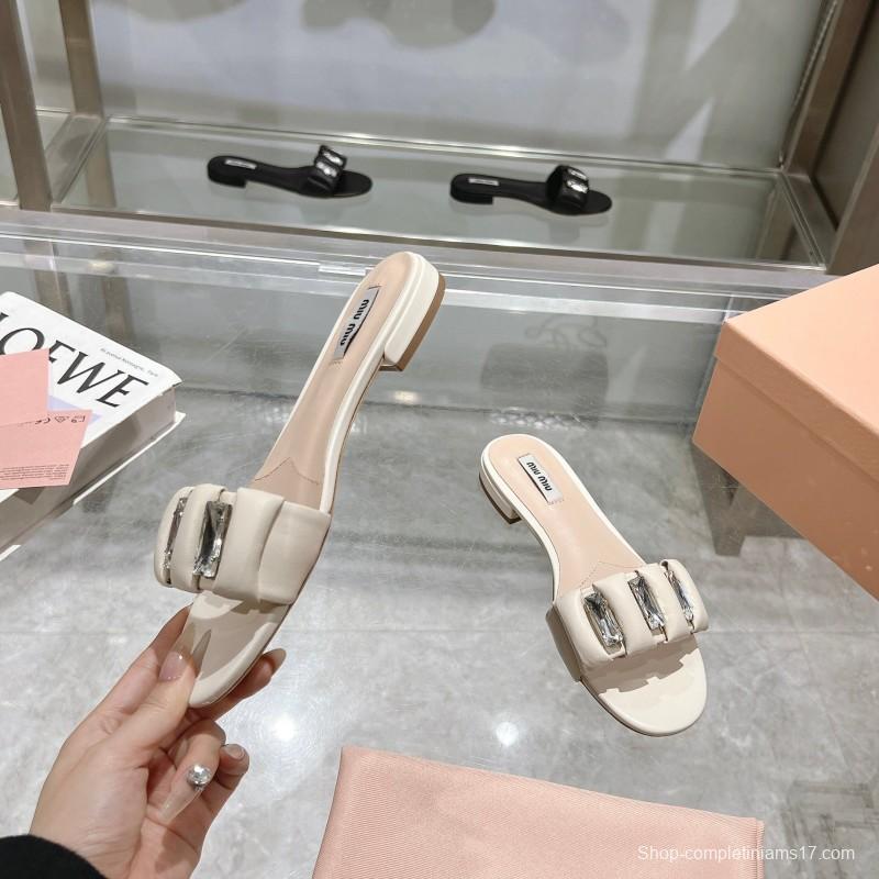 2025 Women Miu Miu White Leather Slippers KFY00250