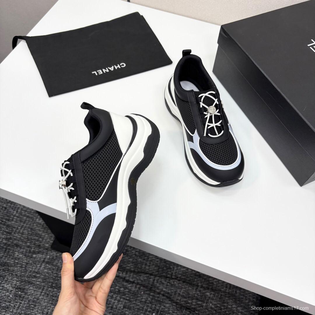 2025 Unisex Chanel Black White Silk Cowhide Sneakers Classic Embroidery
