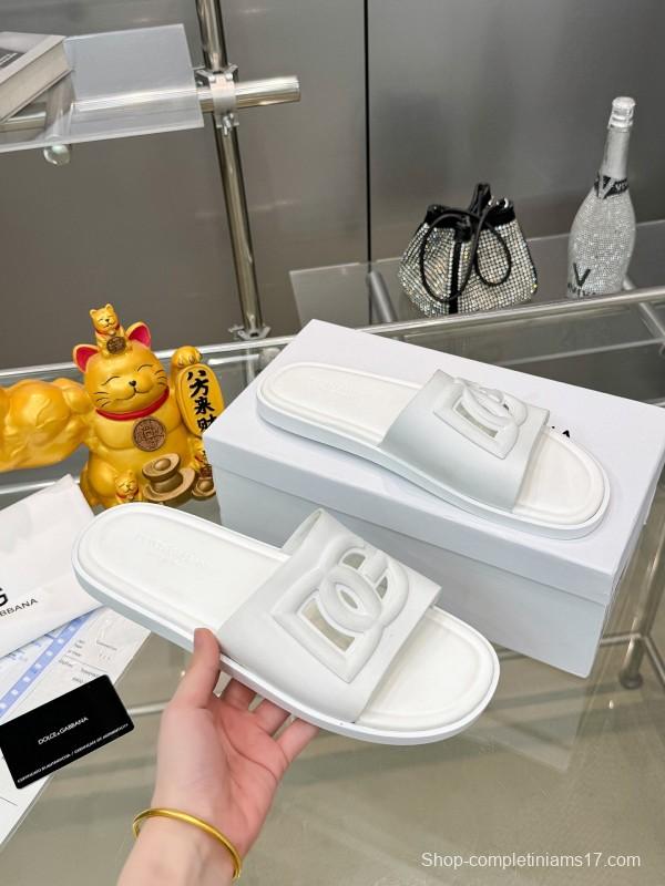 2025 Unisex Dolce & Gabbana White Leather Slippers KFY00150