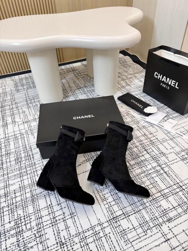 Chanel Classic Chunky Heel Back Zip Ankle Boots - LY00320