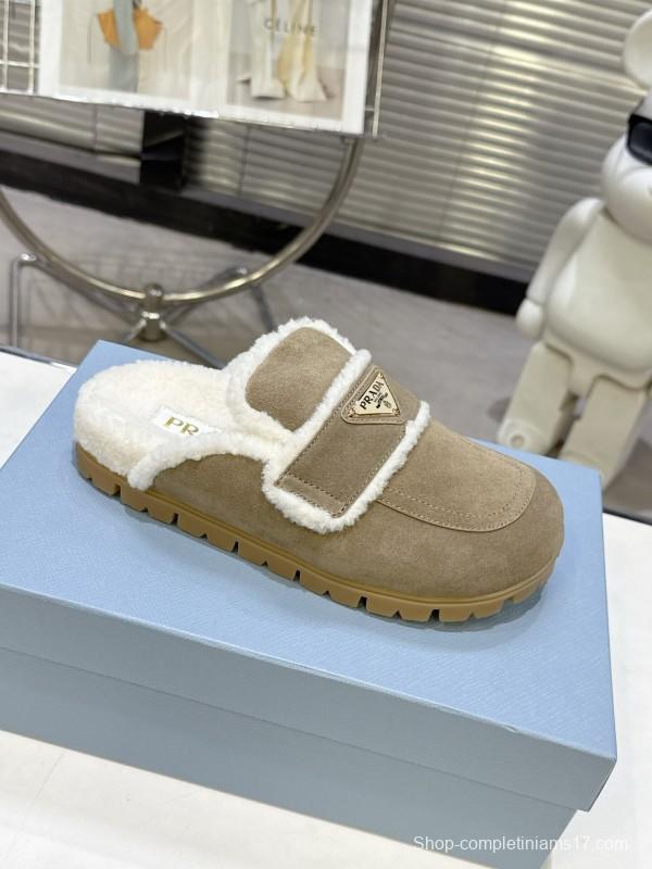 Prada Fall/Winter 2025 New Fur Mule Shoes Triangle Buckle Bread Toe Half Slippers - KFY00270