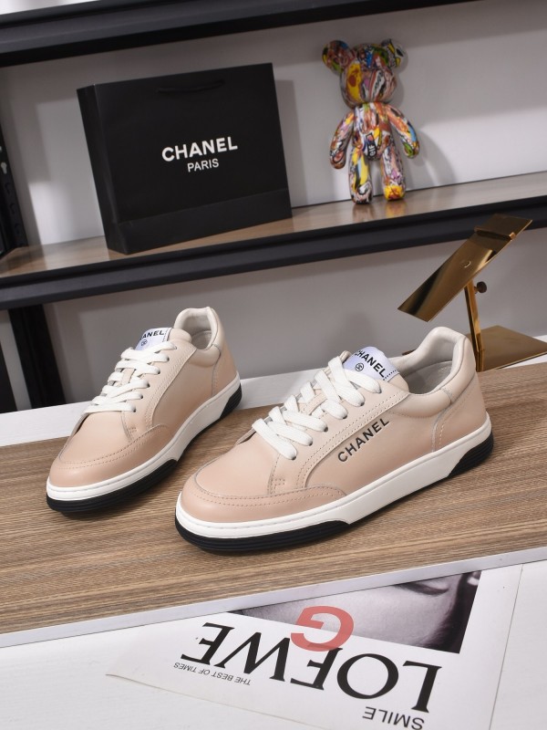 Chanel Classic Loafer with Gradient Logo and Platform Sole - KFY00350